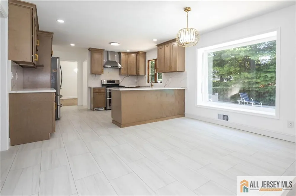 32 Ellmyer Road Edison, NJ 08820