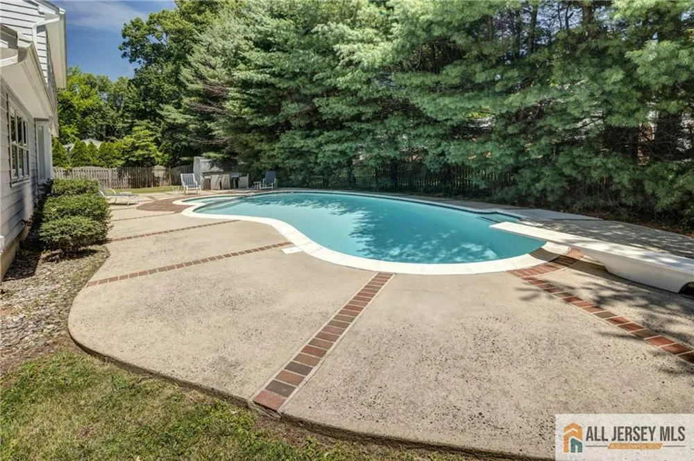 32 Ellmyer Road Edison, NJ 08820