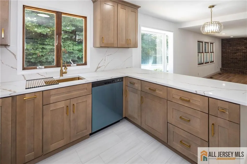 32 Ellmyer Road Edison, NJ 08820