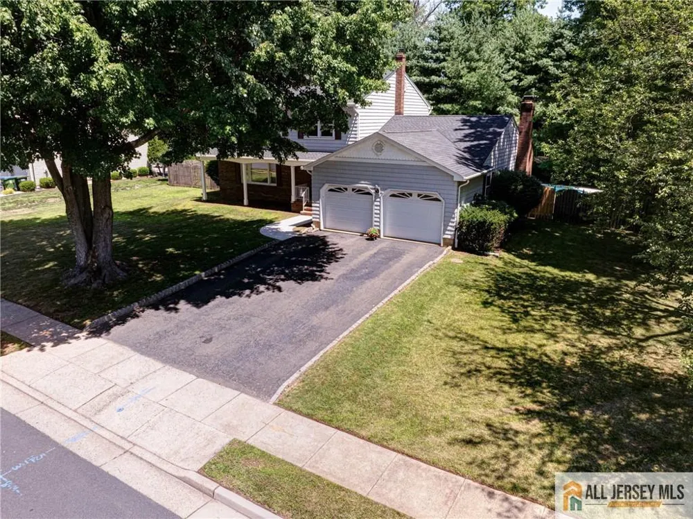 32 Ellmyer Road Edison, NJ 08820