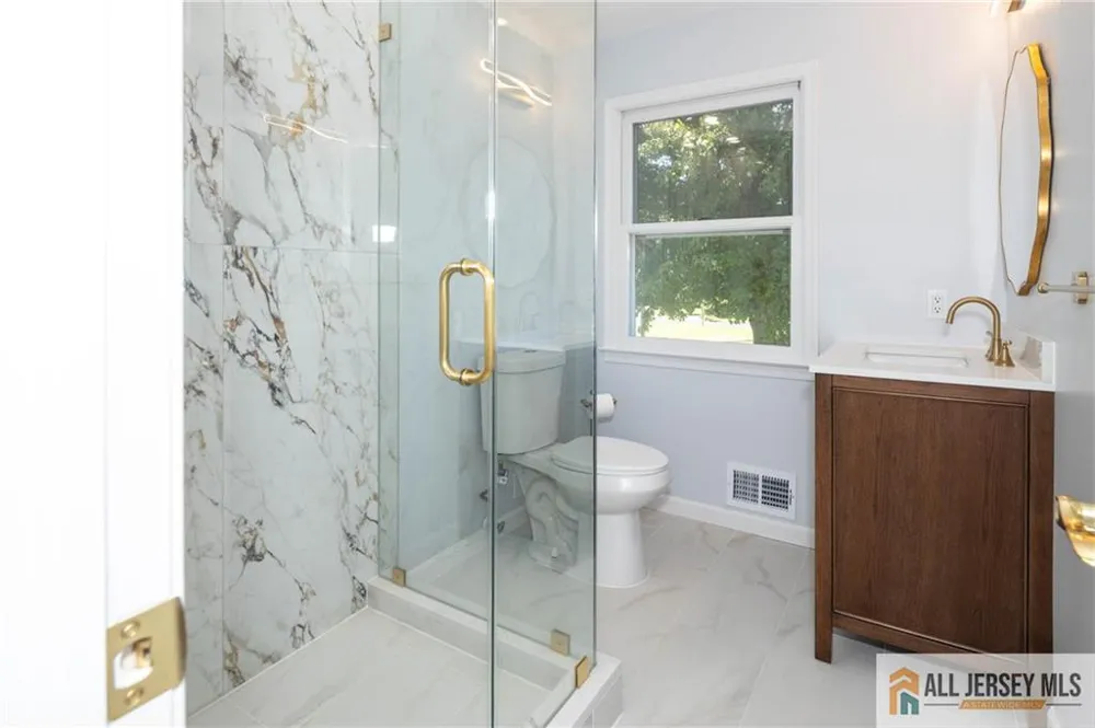 32 Ellmyer Road Edison, NJ 08820