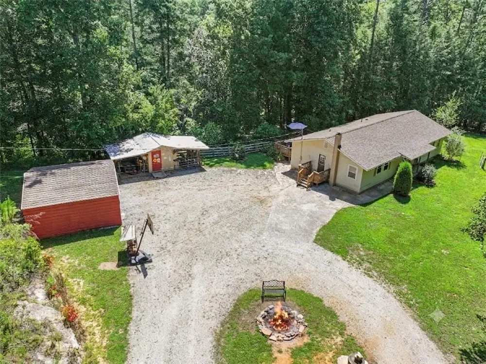 5082 Highway 197 Clarkesville, GA 30523