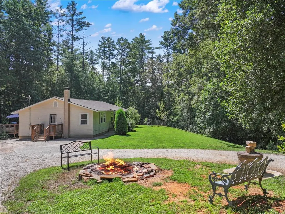 5082 Highway 197 Clarkesville, GA 30523