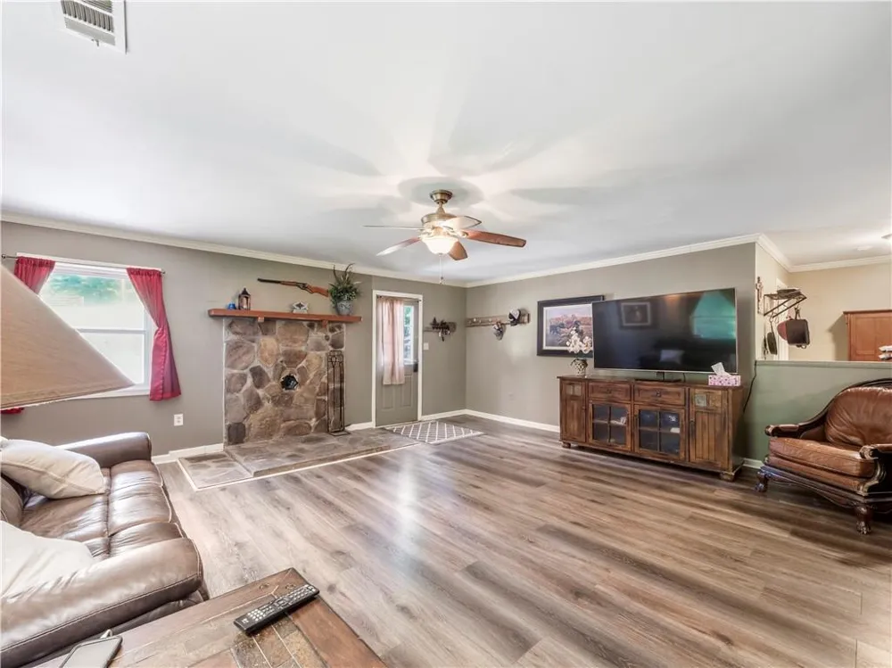 5082 Highway 197 Clarkesville, GA 30523
