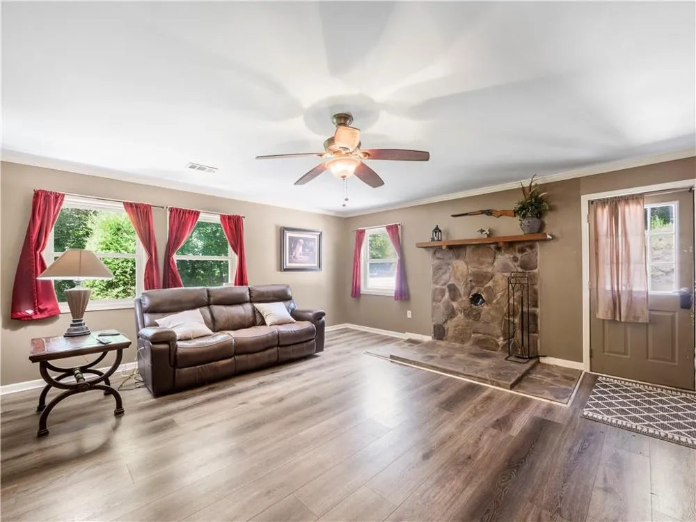 5082 Highway 197 Clarkesville, GA 30523