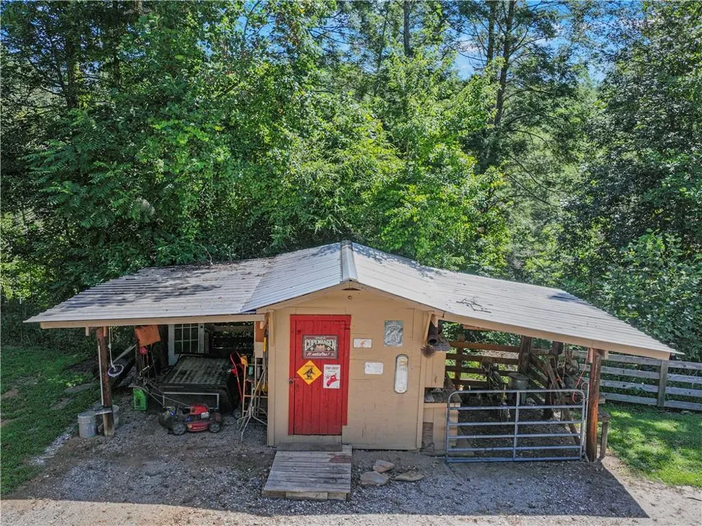 5082 Highway 197 Clarkesville, GA 30523