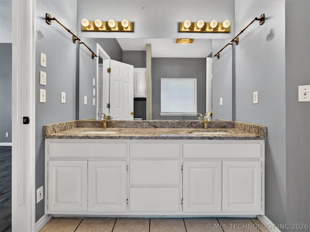 13017 E 93rd Court Owasso, OK 74055