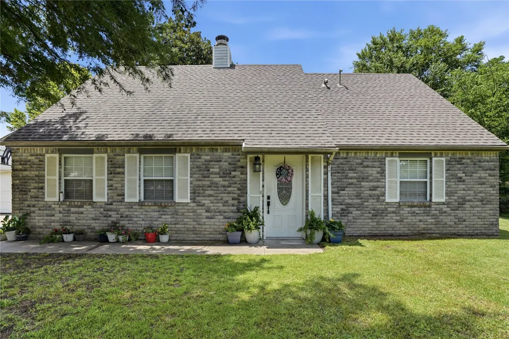 1502 3rd Avenue Warner, OK 74469