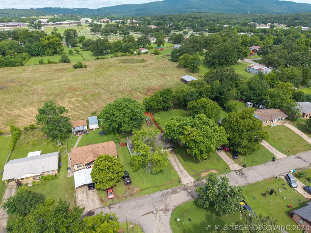 310 Grove Poteau, OK 74953