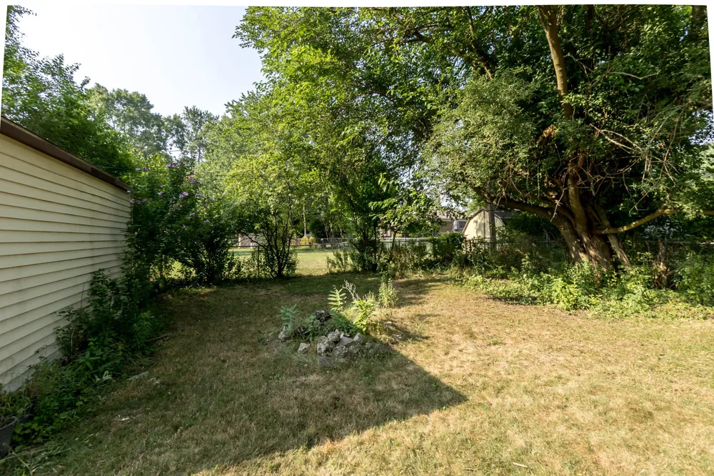 18951 Sunset Street Livonia, MI 48152