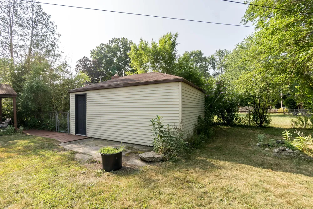 18951 Sunset Street Livonia, MI 48152