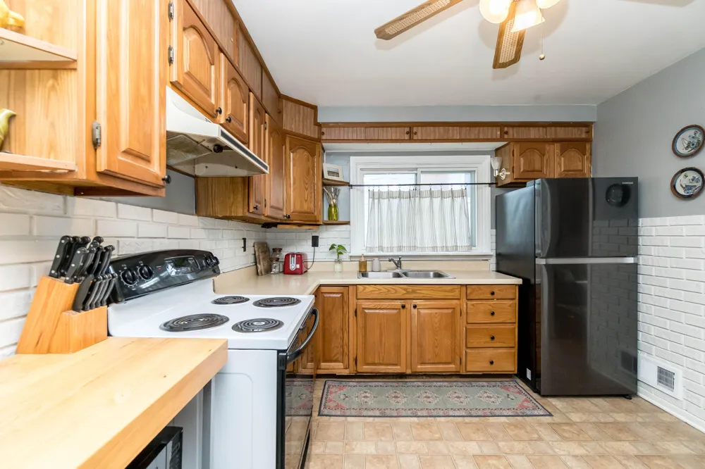 18951 Sunset Street Livonia, MI 48152