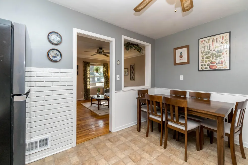 18951 Sunset Street Livonia, MI 48152
