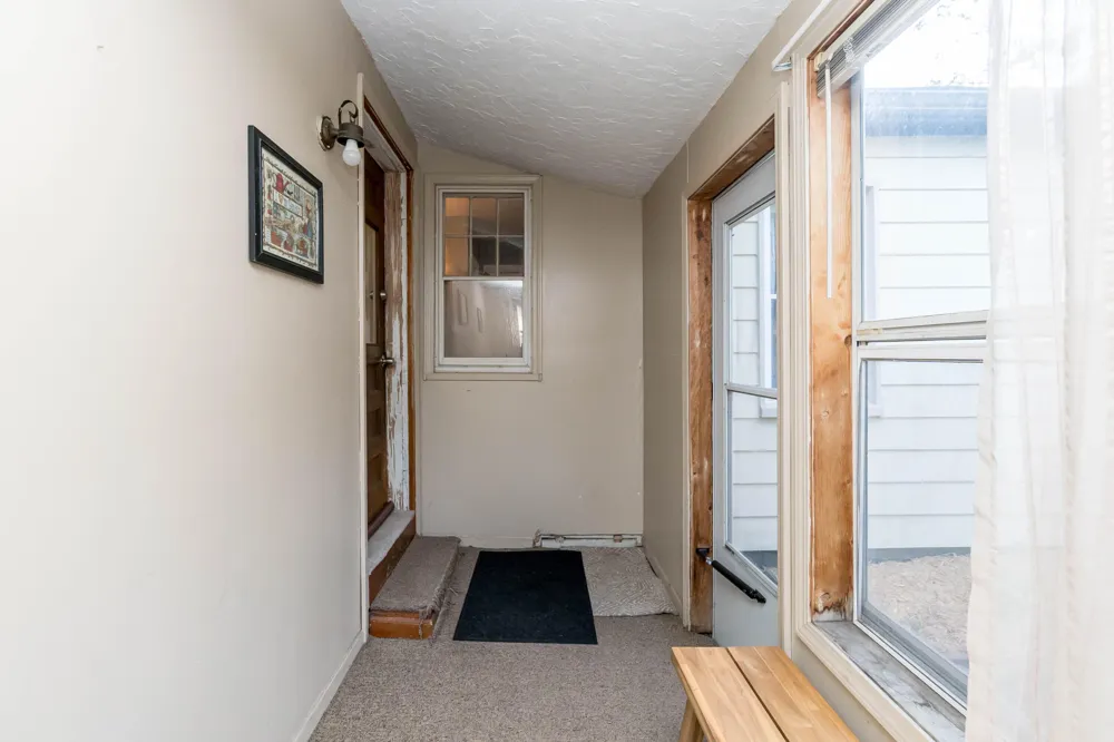 18951 Sunset Street Livonia, MI 48152