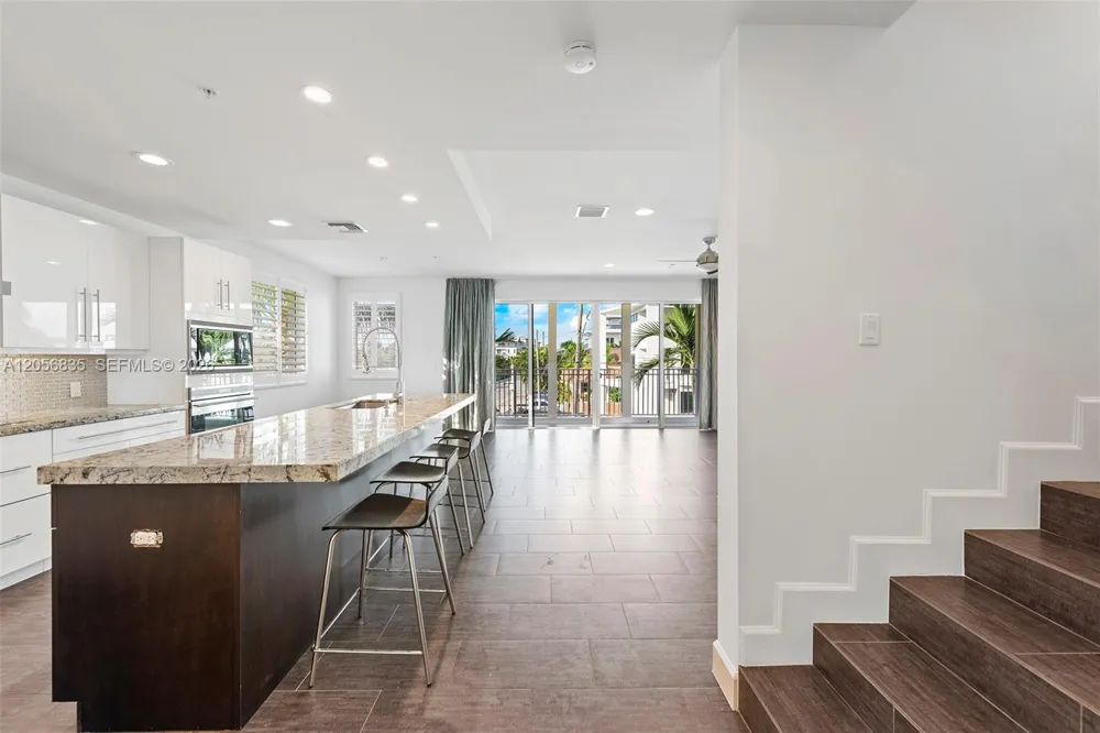 348 Elm St #B-10 Hollywood, FL 33019