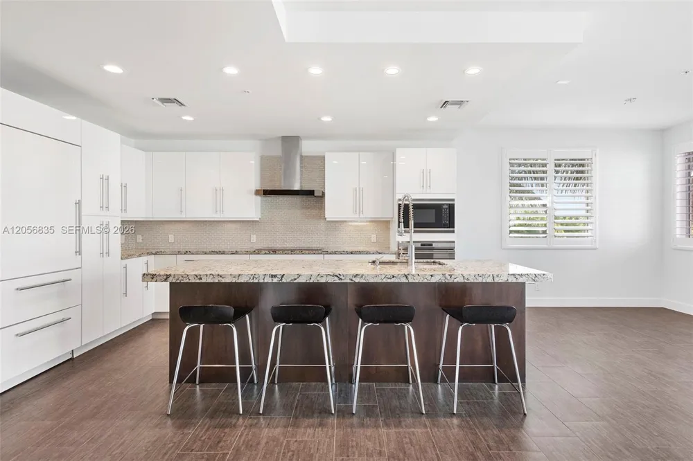 348 Elm St #B-10 Hollywood, FL 33019