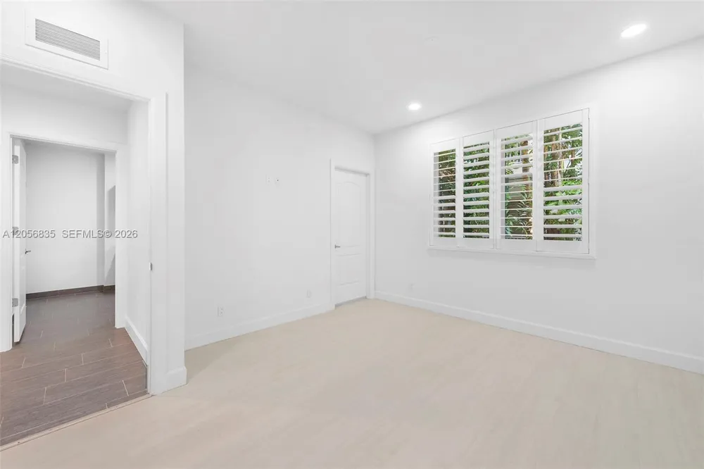 348 Elm St #B-10 Hollywood, FL 33019