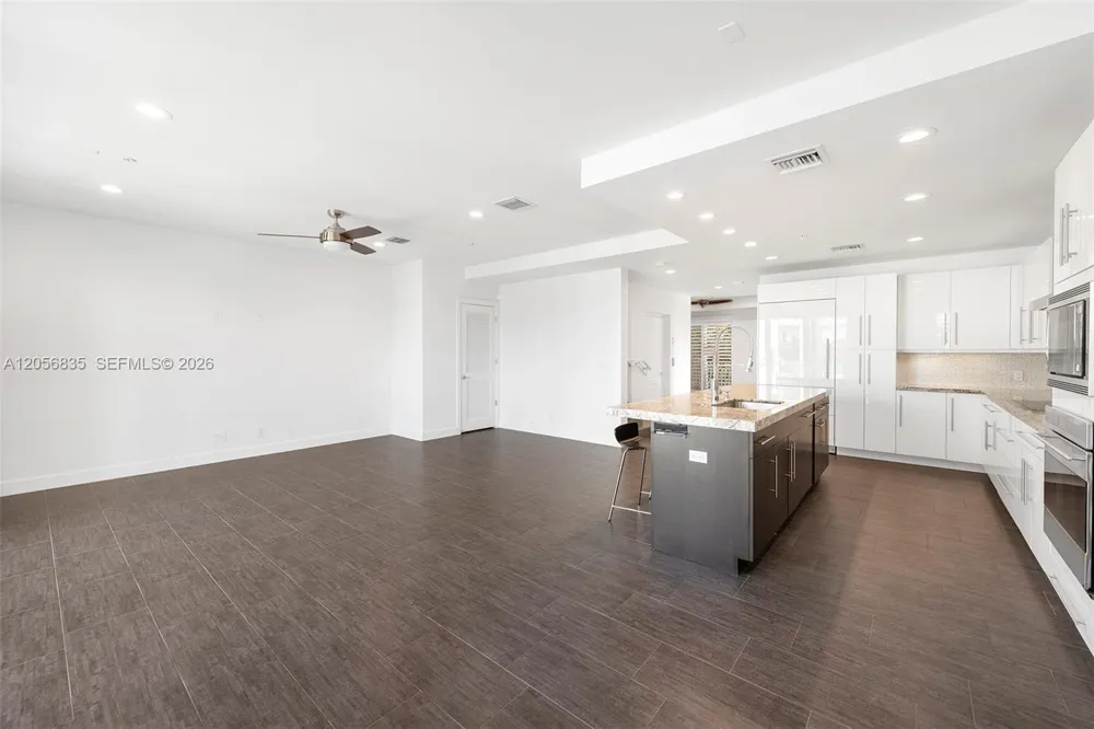 348 Elm St #B-10 Hollywood, FL 33019