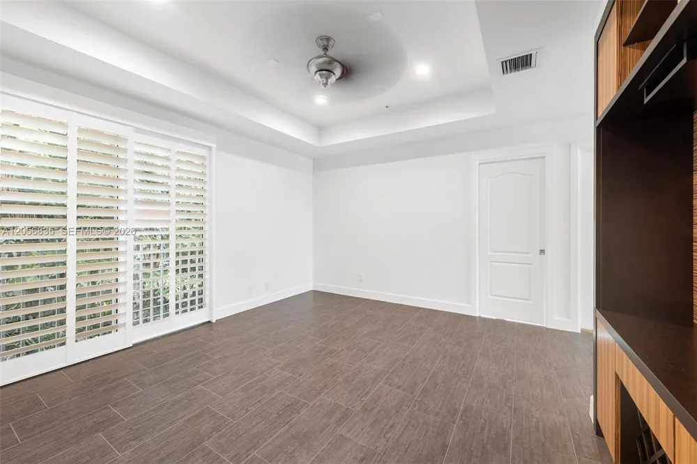 348 Elm St #B-10 Hollywood, FL 33019
