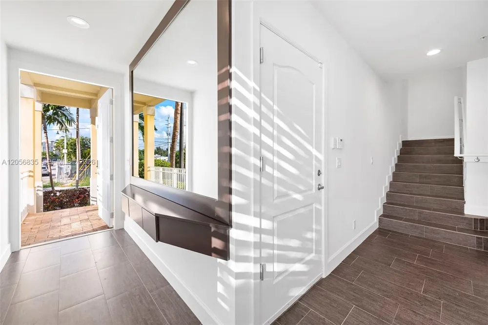 348 Elm St #B-10 Hollywood, FL 33019