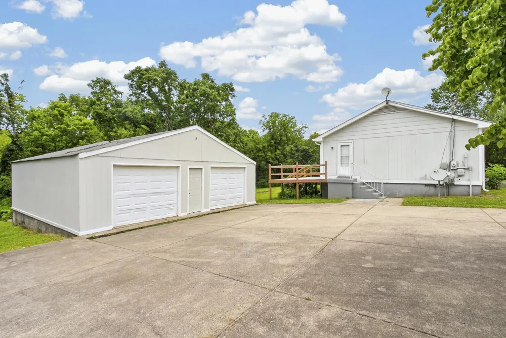 1009 Lynndale Dr Castalian Springs, TN 37031
