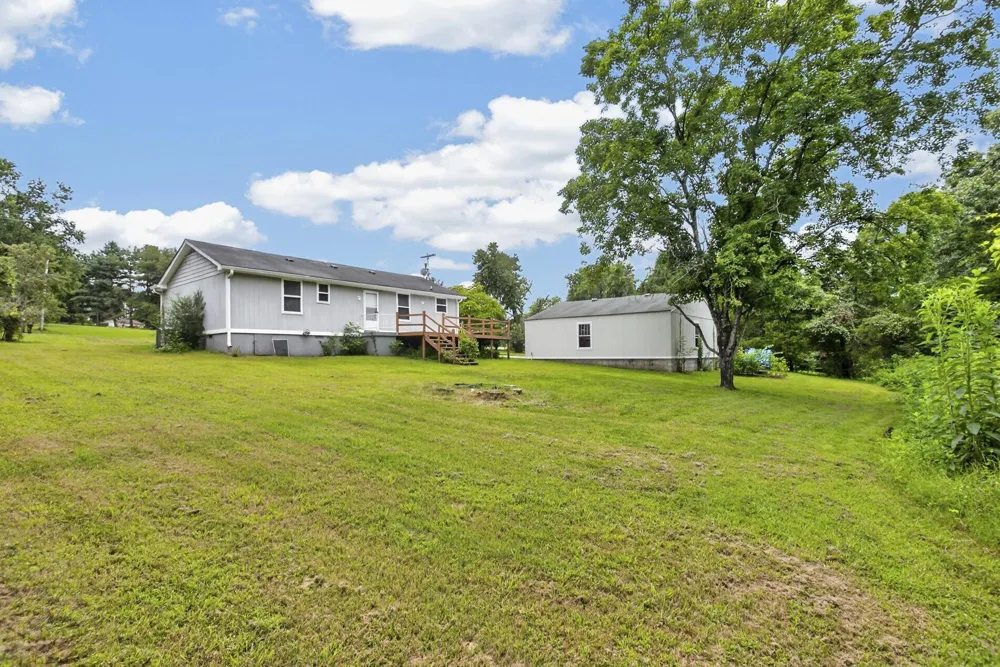 1009 Lynndale Dr Castalian Springs, TN 37031