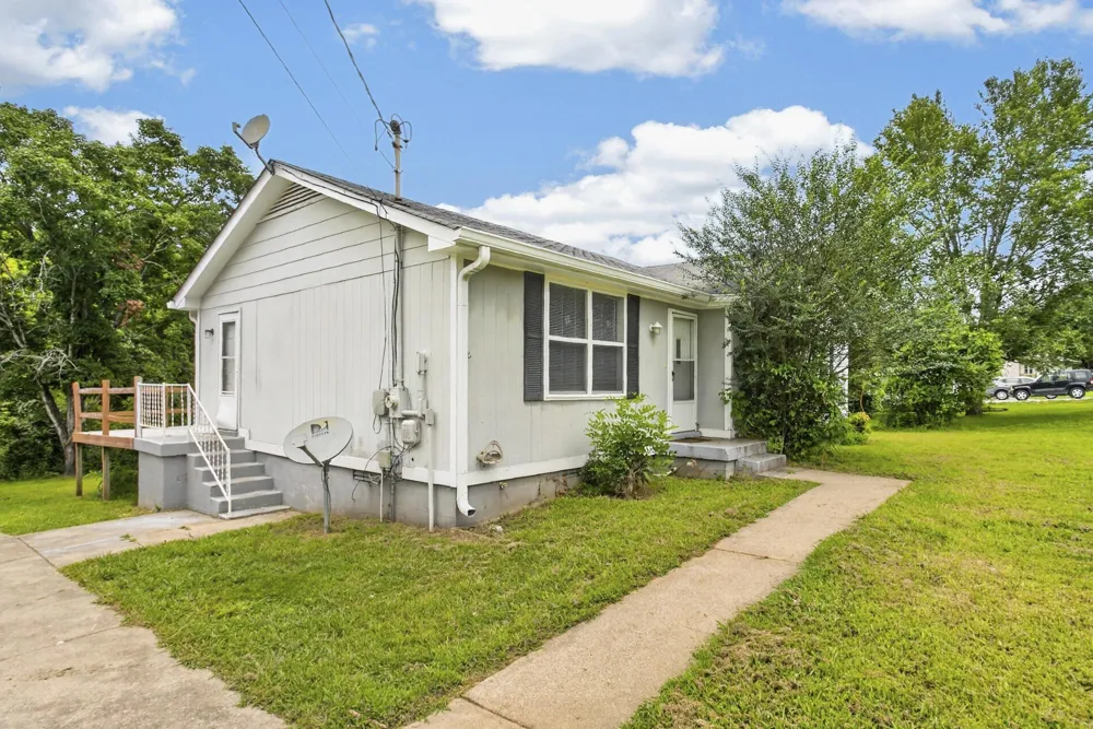 1009 Lynndale Dr Castalian Springs, TN 37031