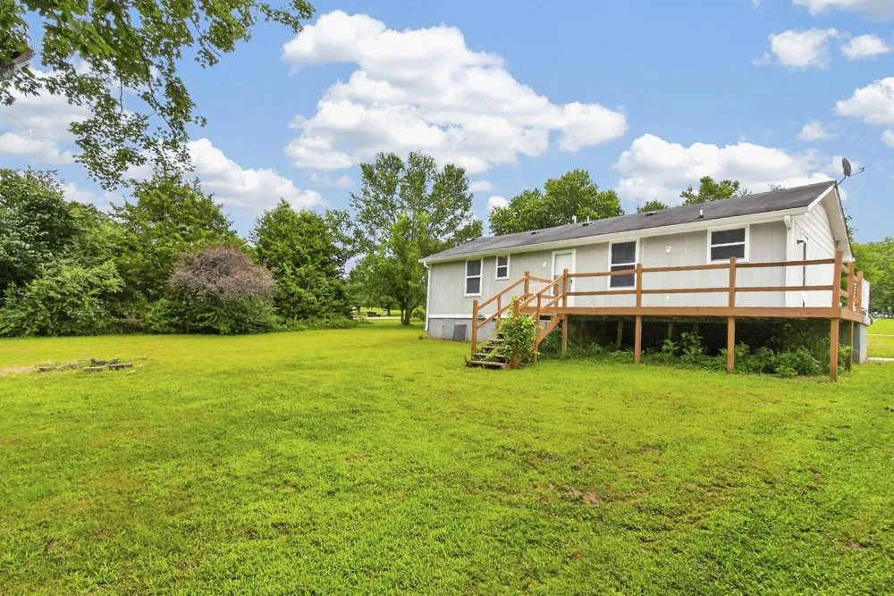 1009 Lynndale Dr Castalian Springs, TN 37031