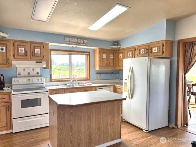 535 Canal Drive NE Ocean Shores, WA 98569