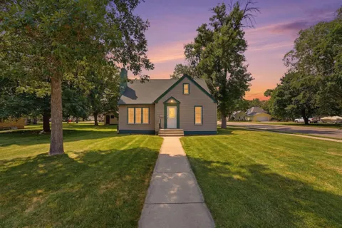 1002 Cedar Street