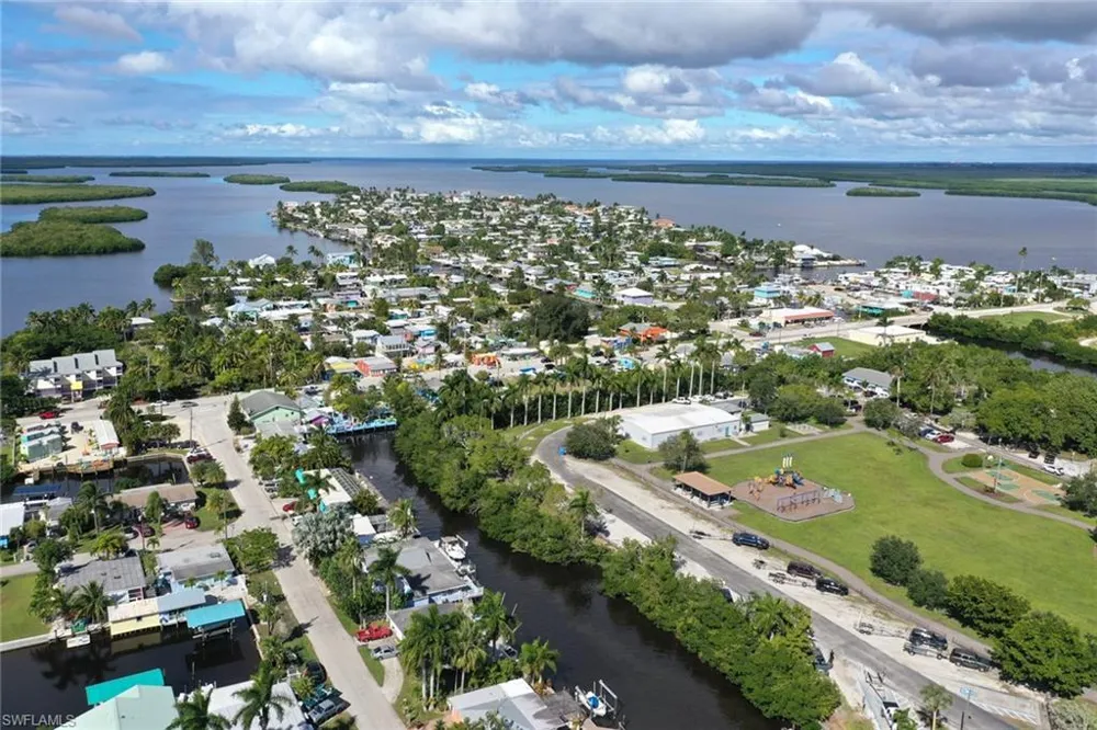 11242 Matlacha Avenue Matlacha, FL 33993