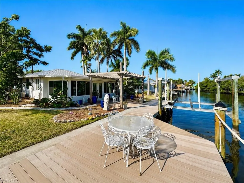 11242 Matlacha Avenue Matlacha, FL 33993
