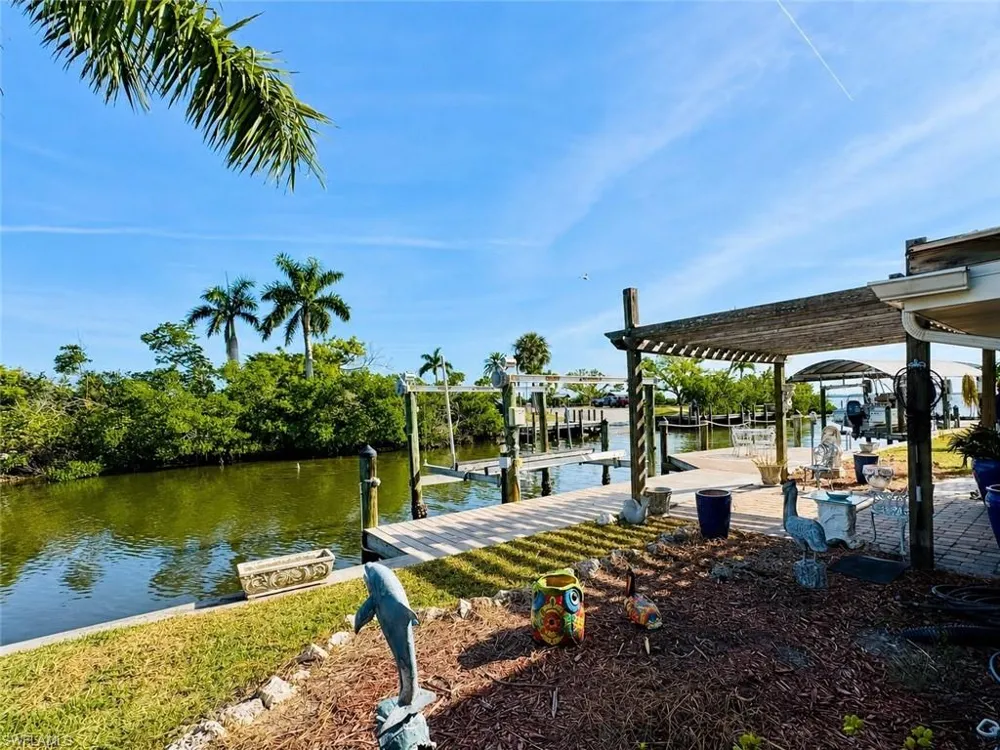 11242 Matlacha Avenue Matlacha, FL 33993