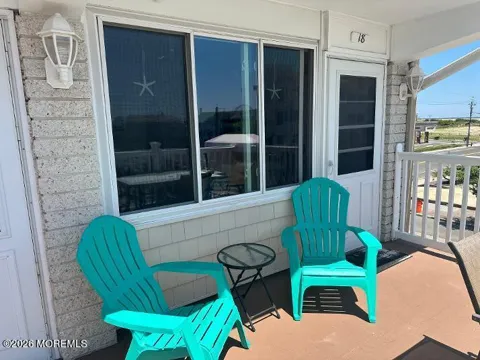 1515 Boulevard #18