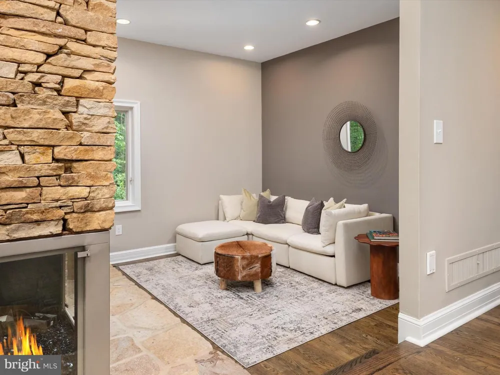 1486 DOWNHAM MARKET Annapolis, MD 21401