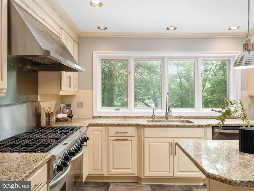 1486 DOWNHAM MARKET Annapolis, MD 21401