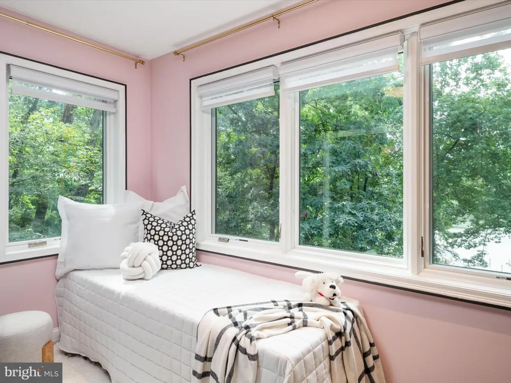 1486 DOWNHAM MARKET Annapolis, MD 21401