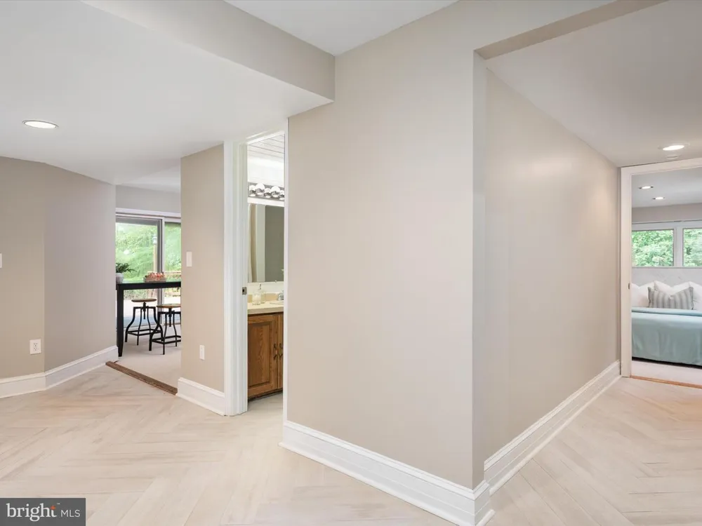 1486 DOWNHAM MARKET Annapolis, MD 21401