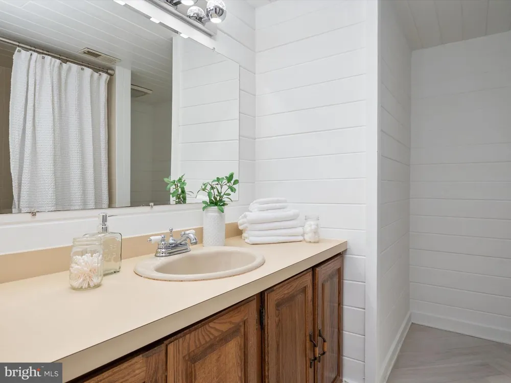 1486 DOWNHAM MARKET Annapolis, MD 21401