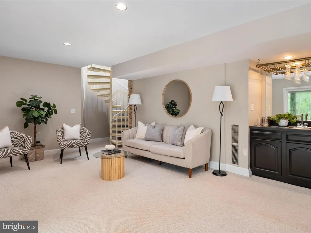 1486 DOWNHAM MARKET Annapolis, MD 21401