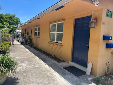 231 SW 8TH STREET #B