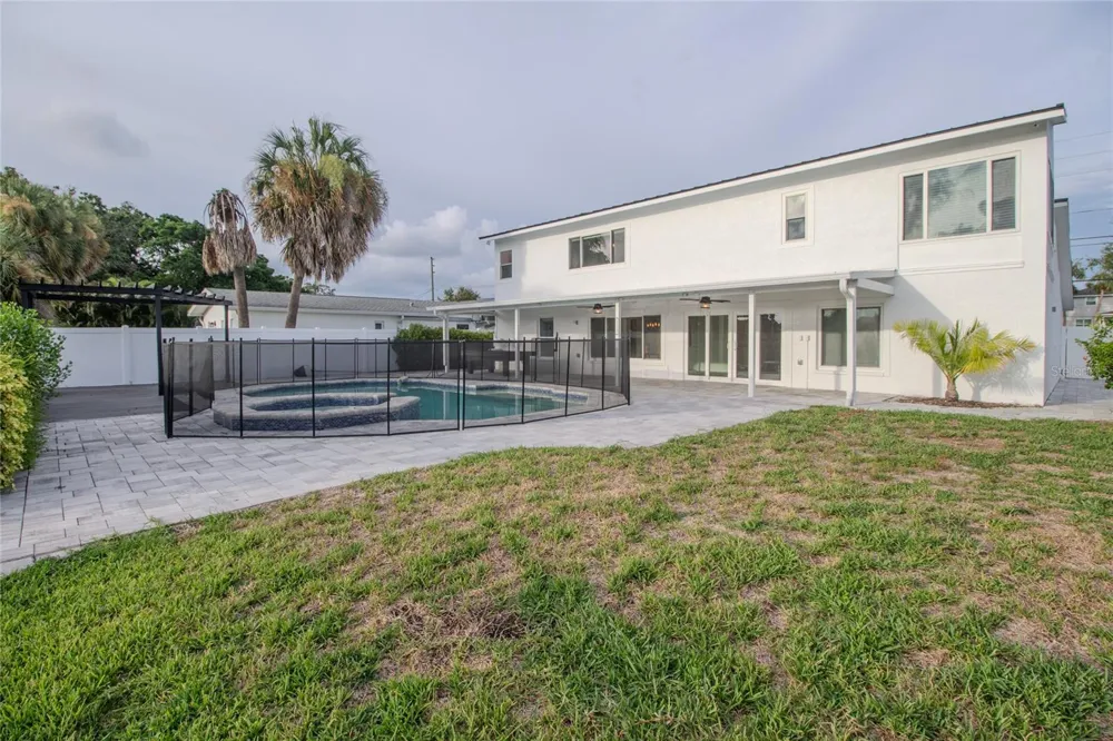 5400 DENVER STREET NE St Petersburg, FL 33703