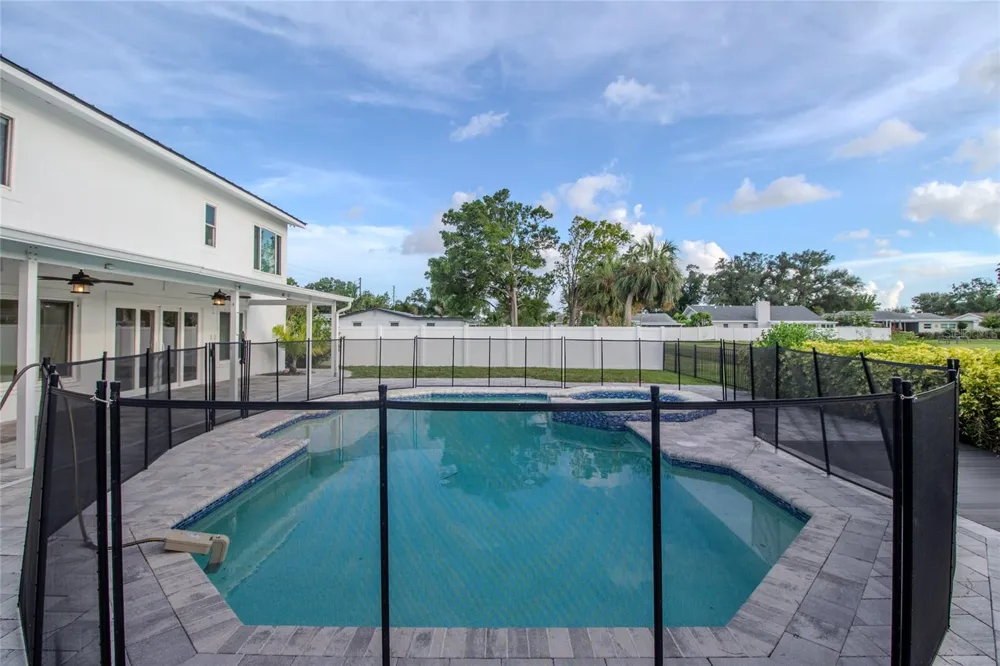 5400 DENVER STREET NE St Petersburg, FL 33703