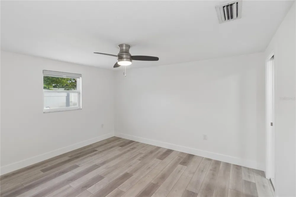 5400 DENVER STREET NE St Petersburg, FL 33703