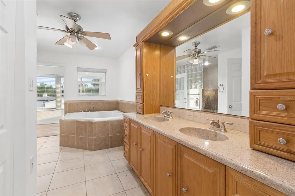5400 DENVER STREET NE St Petersburg, FL 33703