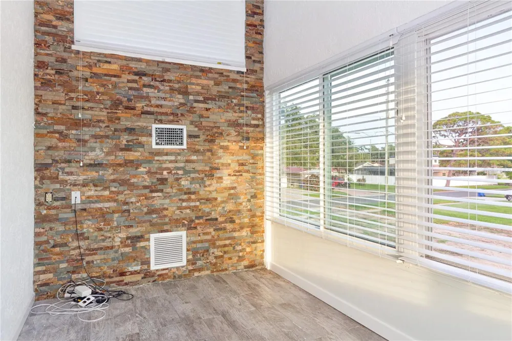 5400 DENVER STREET NE St Petersburg, FL 33703