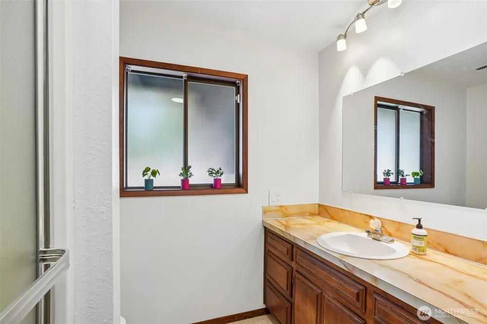 103 21st Avenue Kelso, WA 98626