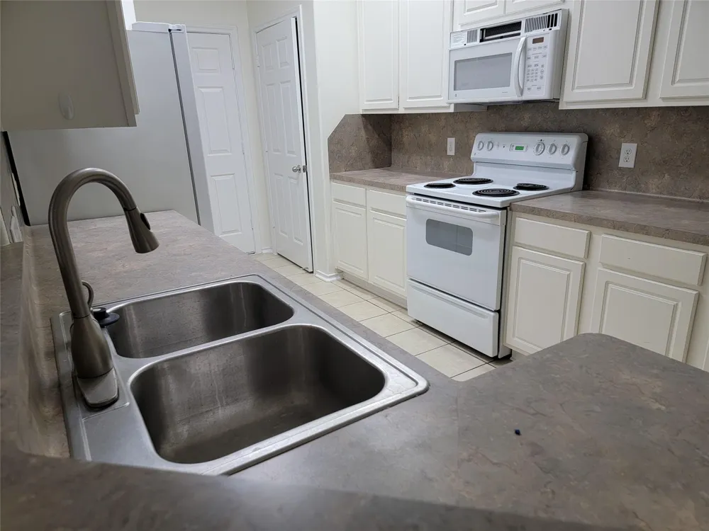 424 Folk Crest Lane League City, TX 77539