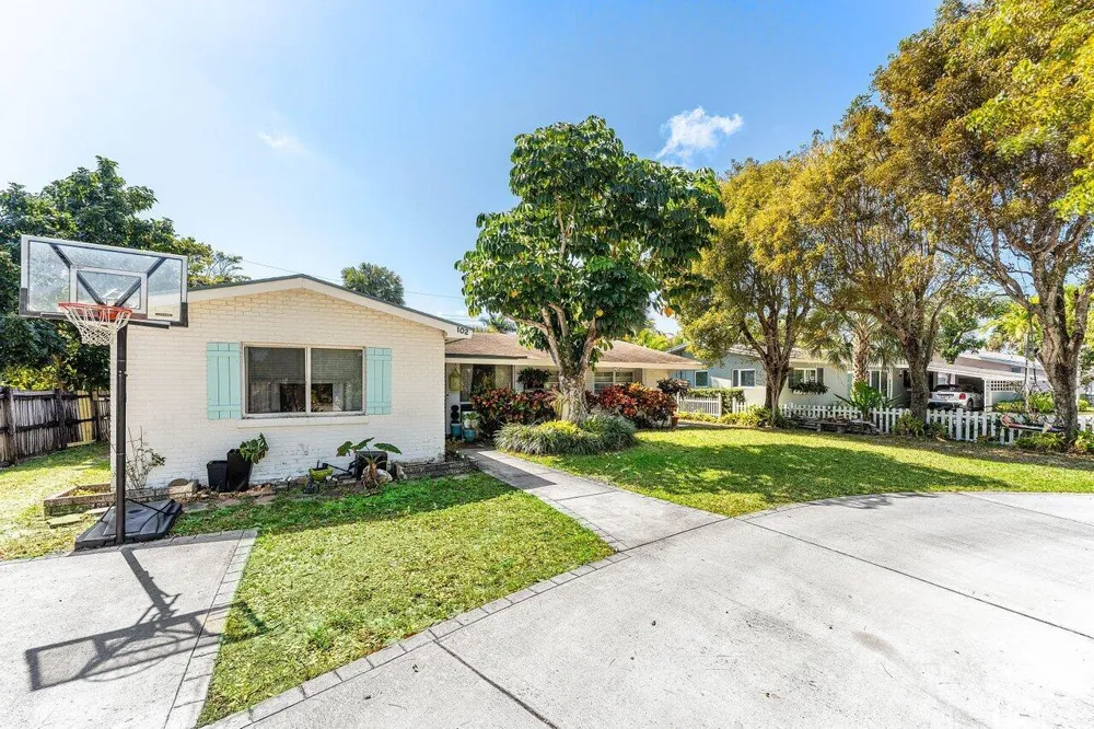 102 NE 22nd Street Delray Beach, FL 33444