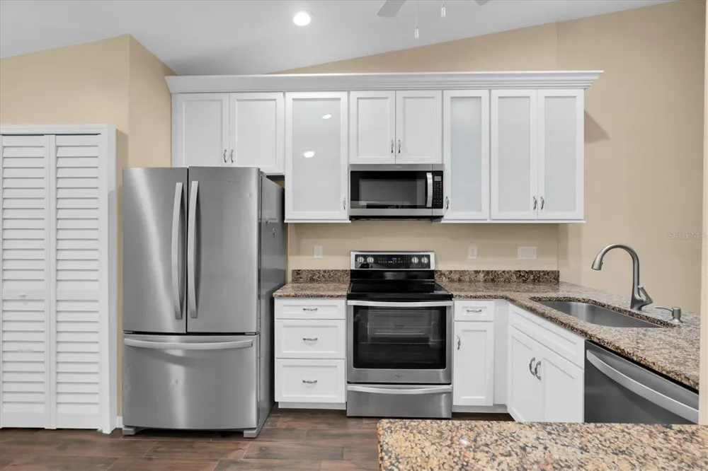 3203 CHARTER CLUB DRIVE #B Tarpon Springs, FL 34688